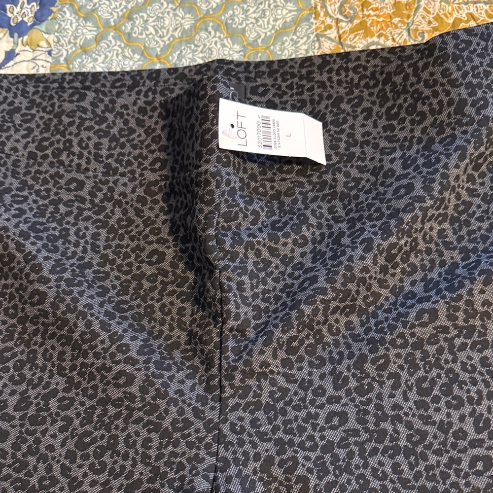 LOFT Gray and Black Leopard Jacquard leggings